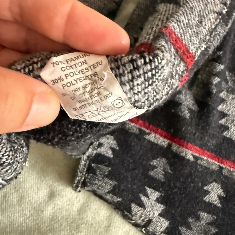 Patterned Button-Up Shirt - Picture 4 of 4